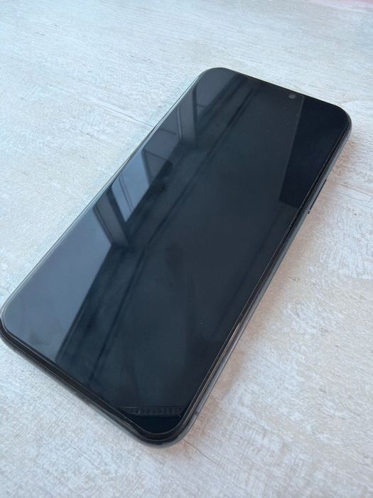 Телефон iPhone 11 Pro