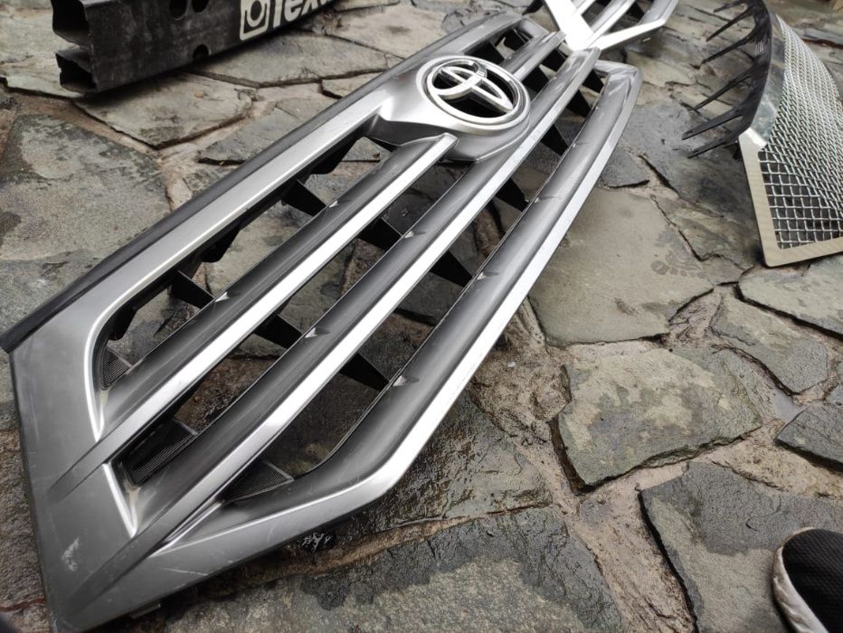 Решетки радиатора на Toyota HIGHLANDER (XU40)