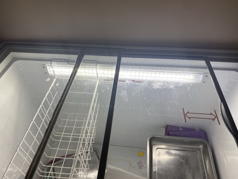 Морозильник почти новый