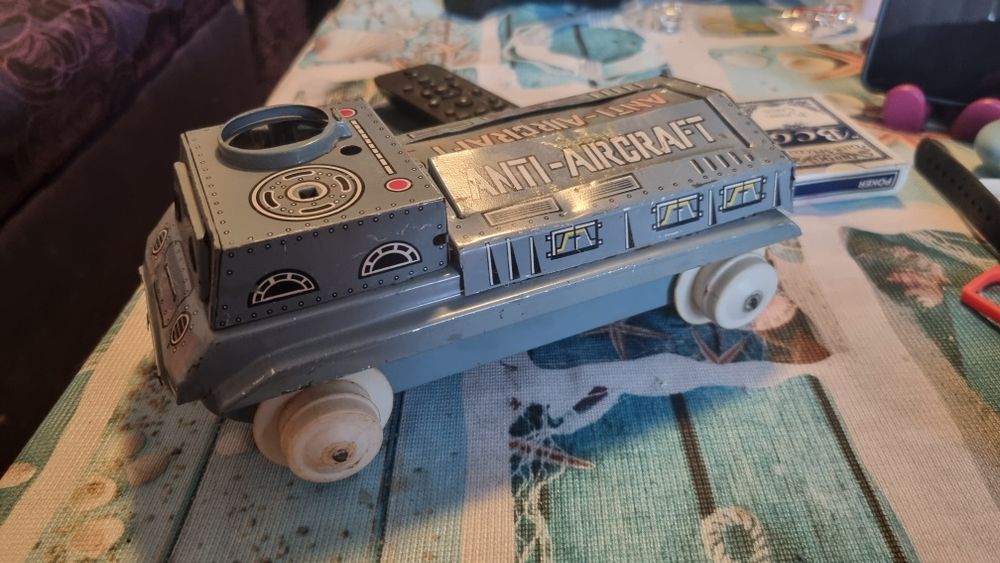 Ретро метална количка