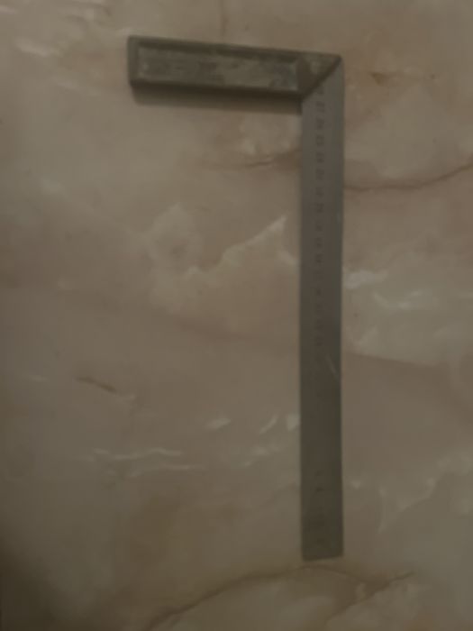 Металлический уголок