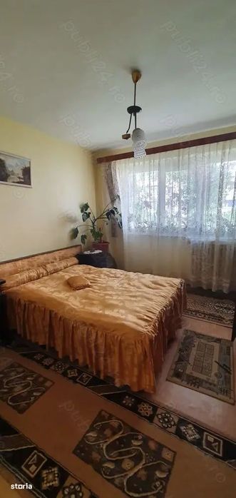 De vânzare apartament 3 camere decomandat