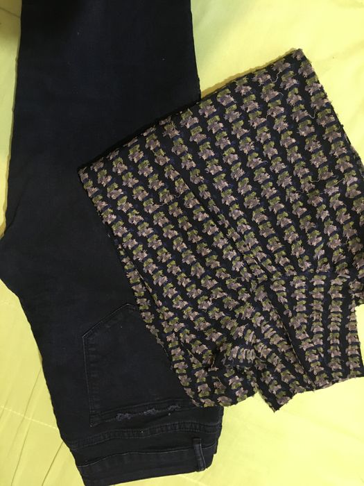 Ефектно поло с голи рамене + черни дънки Л - 11 лв