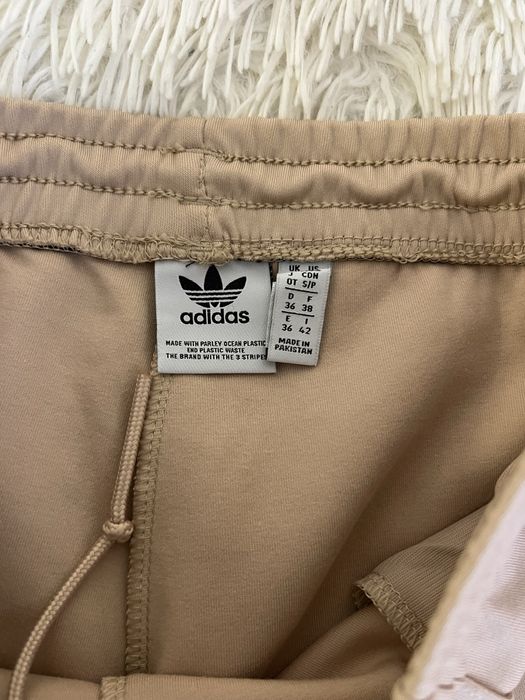 Trening adidas crem deschis
