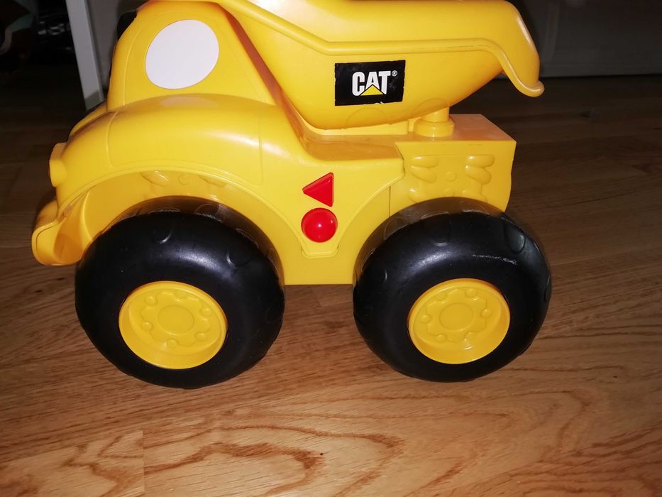 Самосвал Cat със звук и светлина + подарък линейка