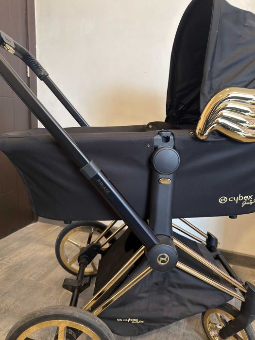 Cybex Priam Wings Jeremy Scott 3in1 Travel System-Black