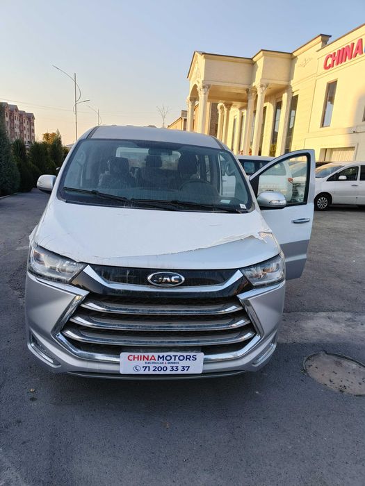 JAC M4 8+1 seats minnivan