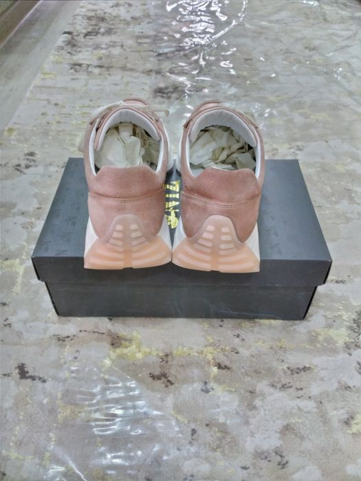 Кроссовки кожаные оригинальные новые