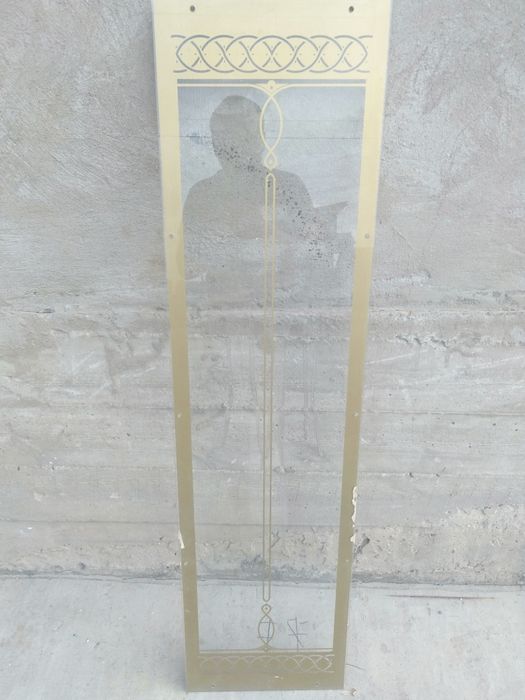 Продам стекло для  мебели илли серванта