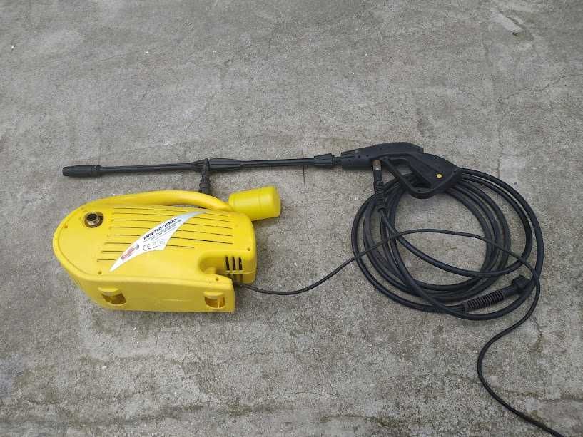 Водоструйка BRICO .Измива колата ви, килимите, плочките около къщата