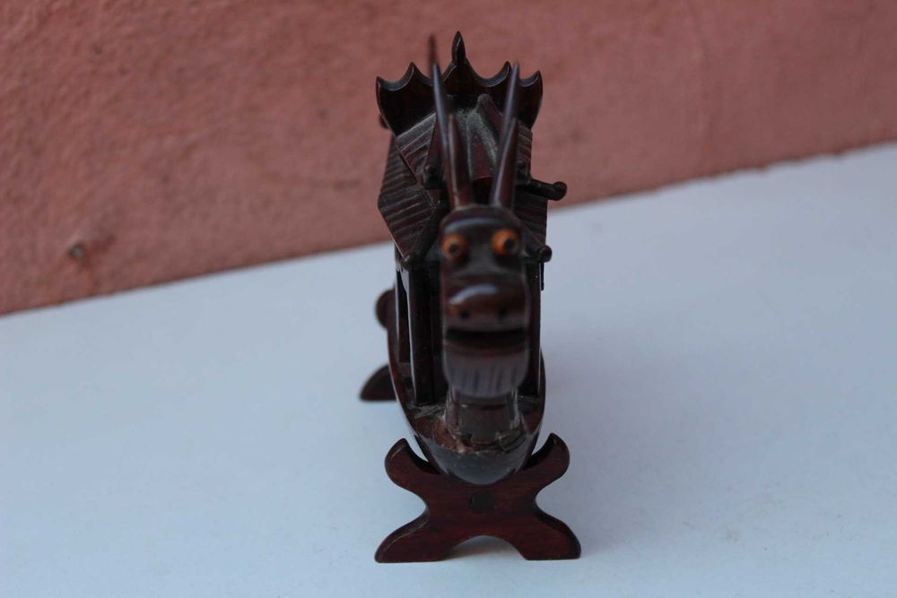 Figurina barca DRAGON, piesa colectie, sculptura lemn rosu CHINA