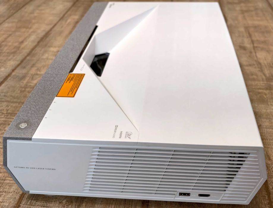 Proiector laser UST - Optoma CinemaX P2