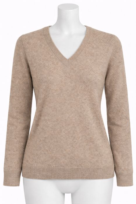 Вълнен пуловер цвят крем