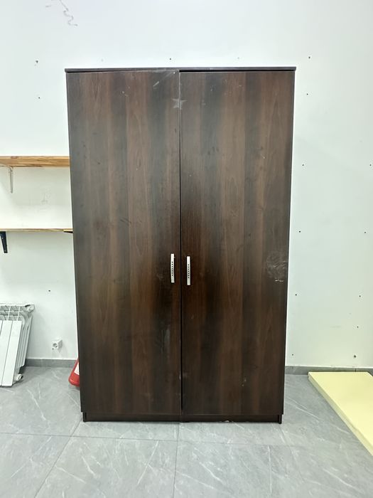 Шкаф и рабочий стол