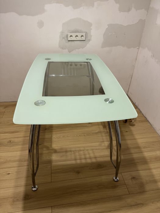 Продам кухонный стол