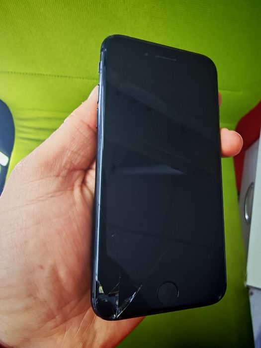 Vând iPhone 7 iPhone