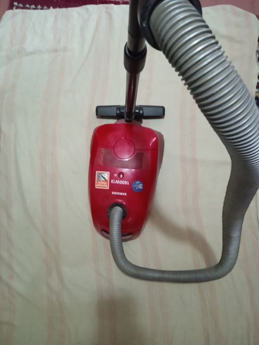 Пылесос Самсунг-1600Ватт б.у.В отличном состоянии.