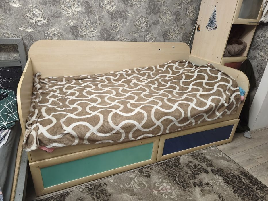 Продам кровать! БЕЗ МАТРАСА и 2 шкафа