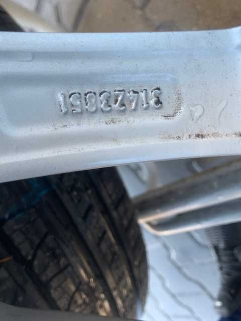 Jante Volvo XC60 Anvelope All Season Noi Pirelli 235 60 18