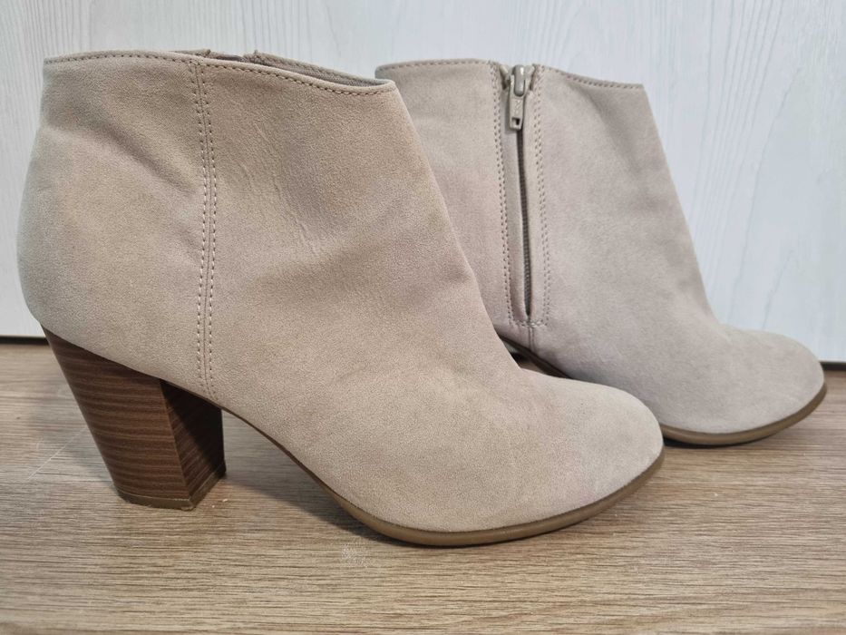 Дамски велурени боти