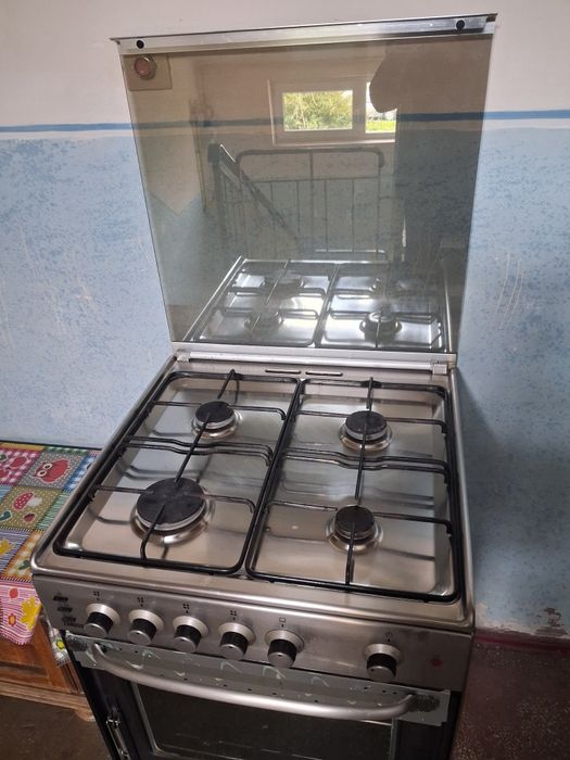 Aragaz cu patru arzatoare Zanussi