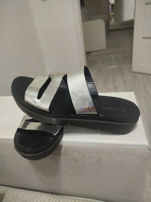 Женские,серебристые,шлепки.