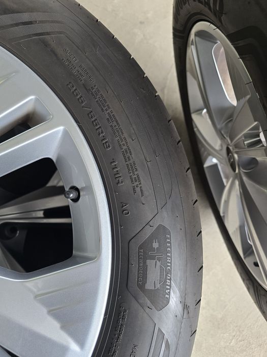 4 Броя Гуми 2х235/60/19 2x255/55/19 Goodyear 6,3mm 25dot