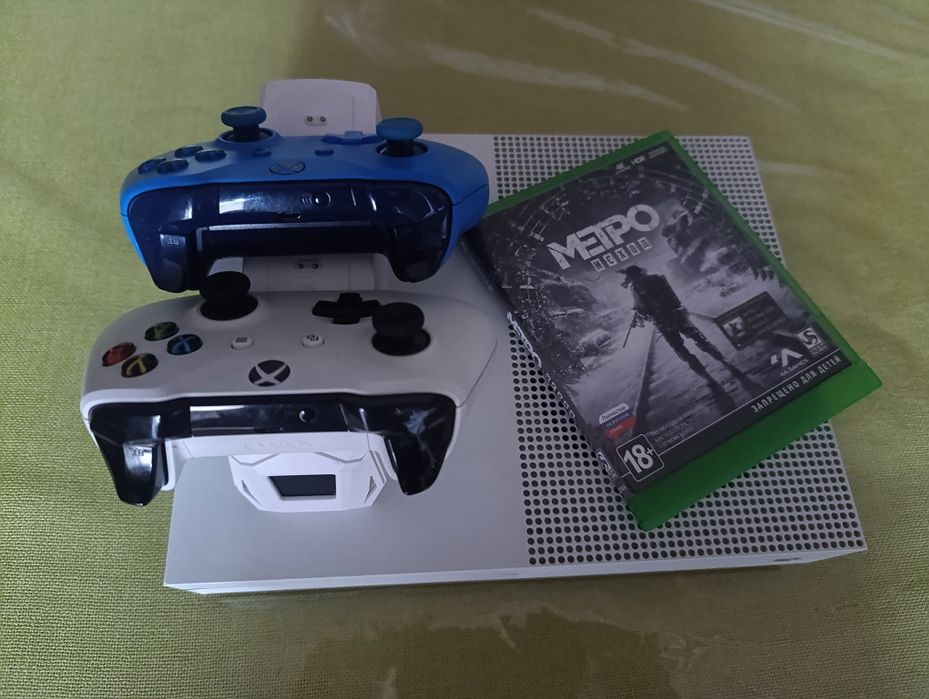Продам Xbox One S, 1терабайт