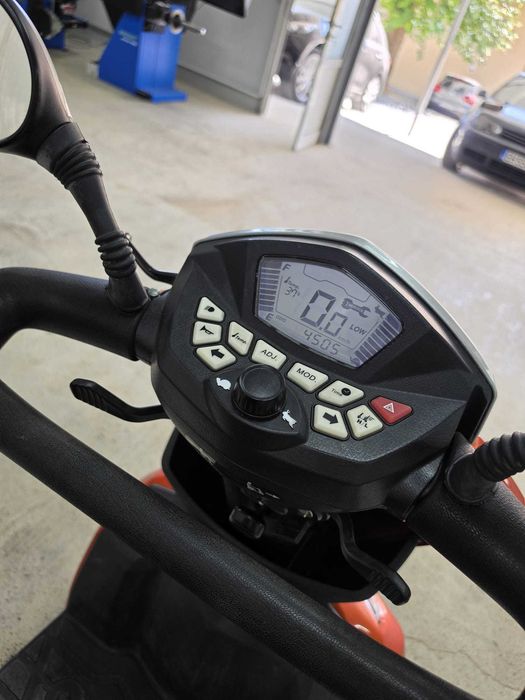 Четириколесен електрически скутер Kymco Maxer