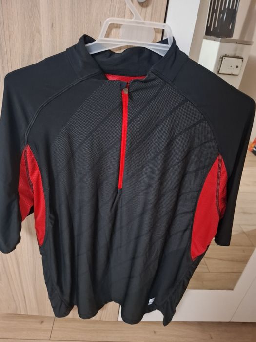 Vând tricouri ciclism diferite mărimi! 
Tricou ciclism pe șosea Replică Decathlon AG2R La Mondiale Team