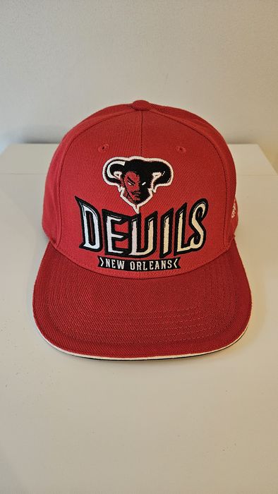 Шапки с козирка - комплект и на брой