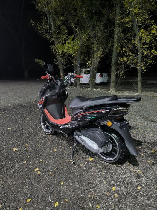 Макси скутер мопед