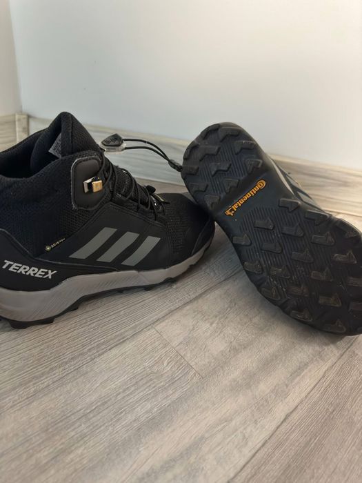 Adidas Terrex Continental 33