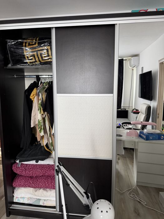 Vand set canapea extensibila cu lada de depozitare si dresing cu 3 usii