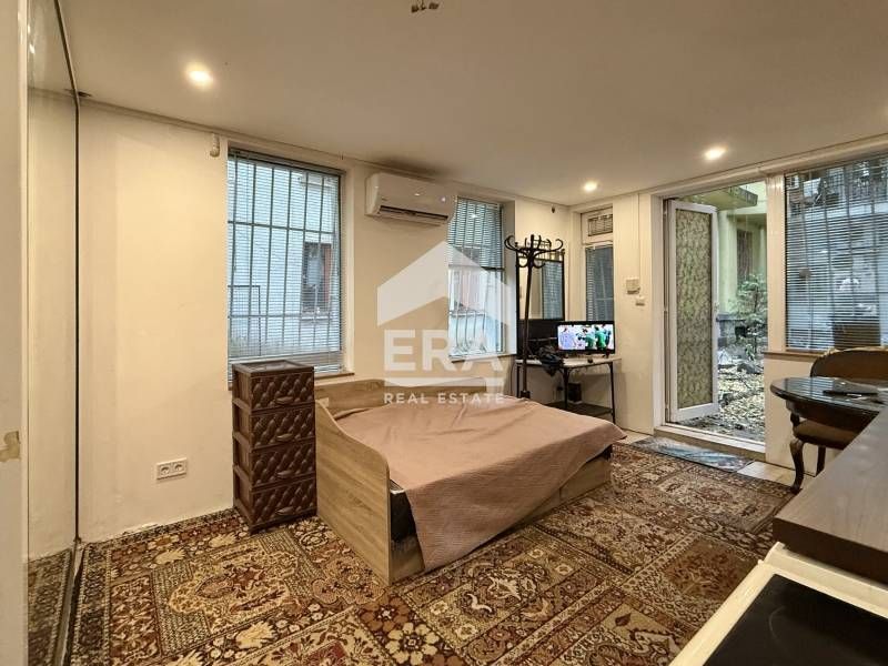 Продава се Къща в София, Център - 50 кв.м за 3980 €/кв.м - Снимка #2