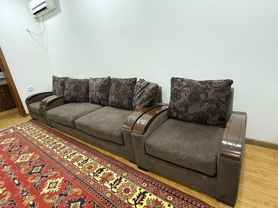 Продаю раскладной диван! Сделан из прочных материалов