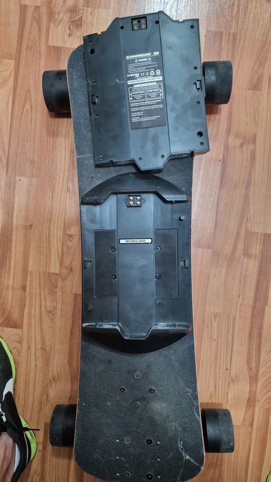 Skateboard electric Summerboard SBX pret de magazin 1700 dolari