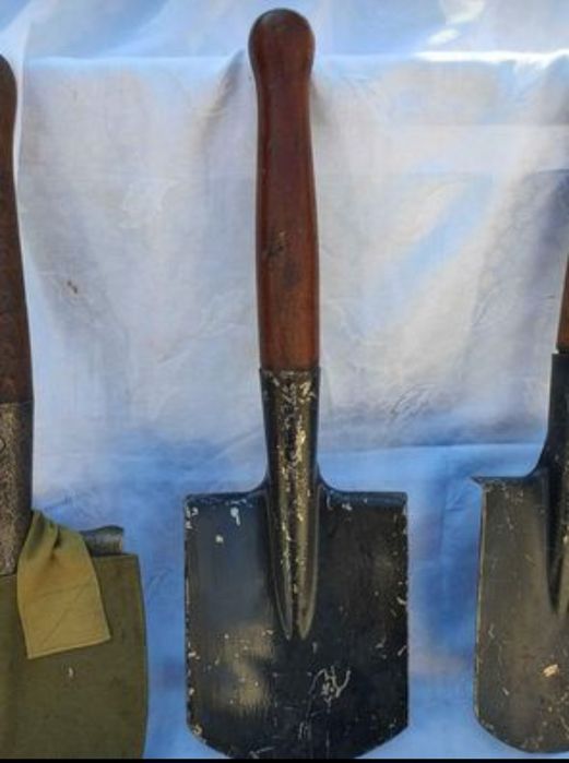 Войнишки лопатки шанцов инструмент