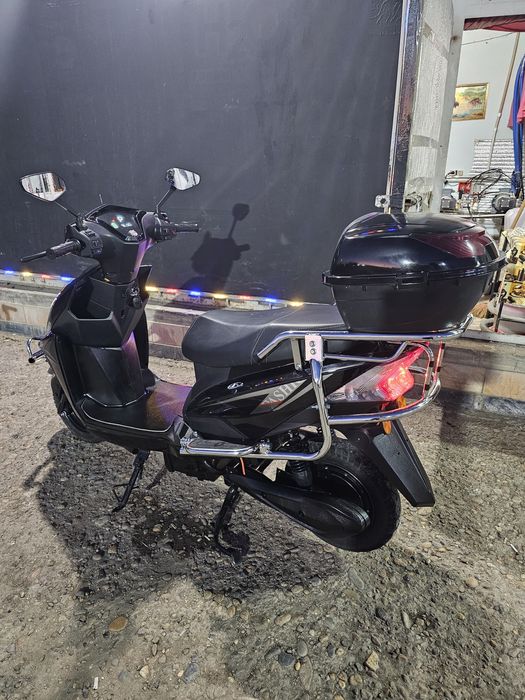 Электро скутер сотилади