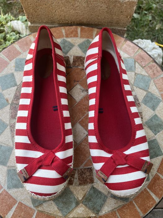 Vând balerini Tommy Hilfiger marimea 40