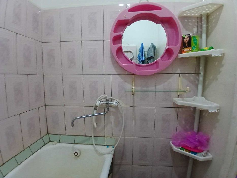 СРОЧНО! Зарафшон шаҳар марказида 3 хонали квартира сотилади.