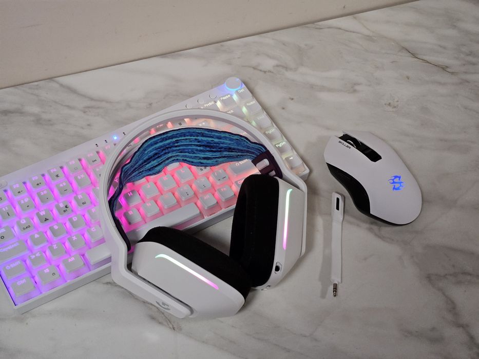 Снежно бял RGB безжичен комплект мишка + клавиатура + слушалки