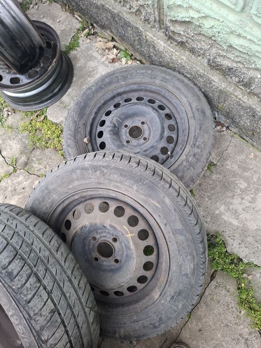 Vand 4 jante R 15 opel au și anvelope 195 65 15 dar slabe