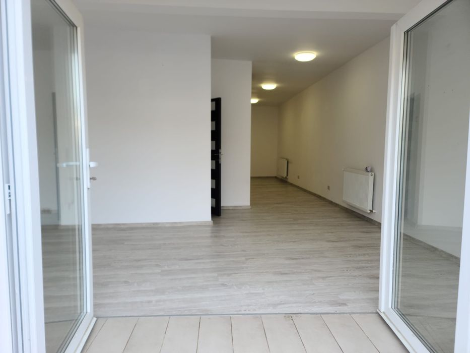 Inchiriez Spatiu Comercial 50 mp,racord gaze,toaleta,inclus net si  tv