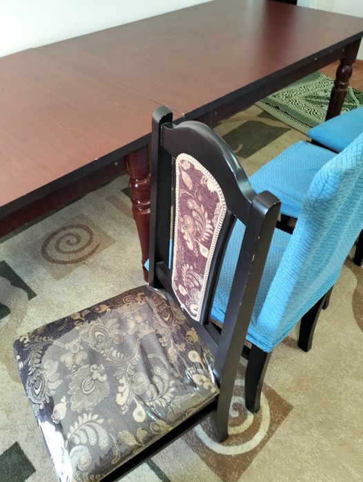 Продам гостинный стол и стулья