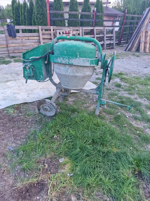 Betoniera mare. 5. Sau 6 roabe