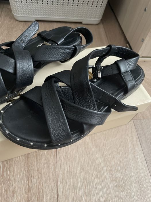 Летняя обувь все сандали по 4000!