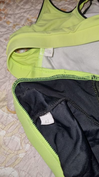 Продам купальники для девочек