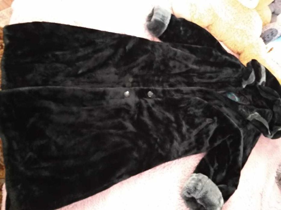 Продам женскую шубу