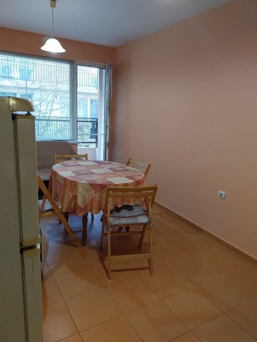 Двустаен в район   л. к. Тракия под наем  Дългосрочно . Без посредници